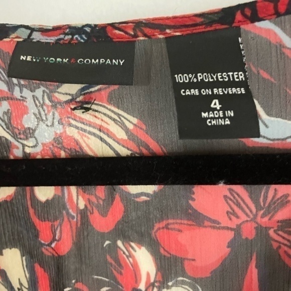 New York & Co Floral Button down top with neck scarf Size 4 - Picture 5 of 8